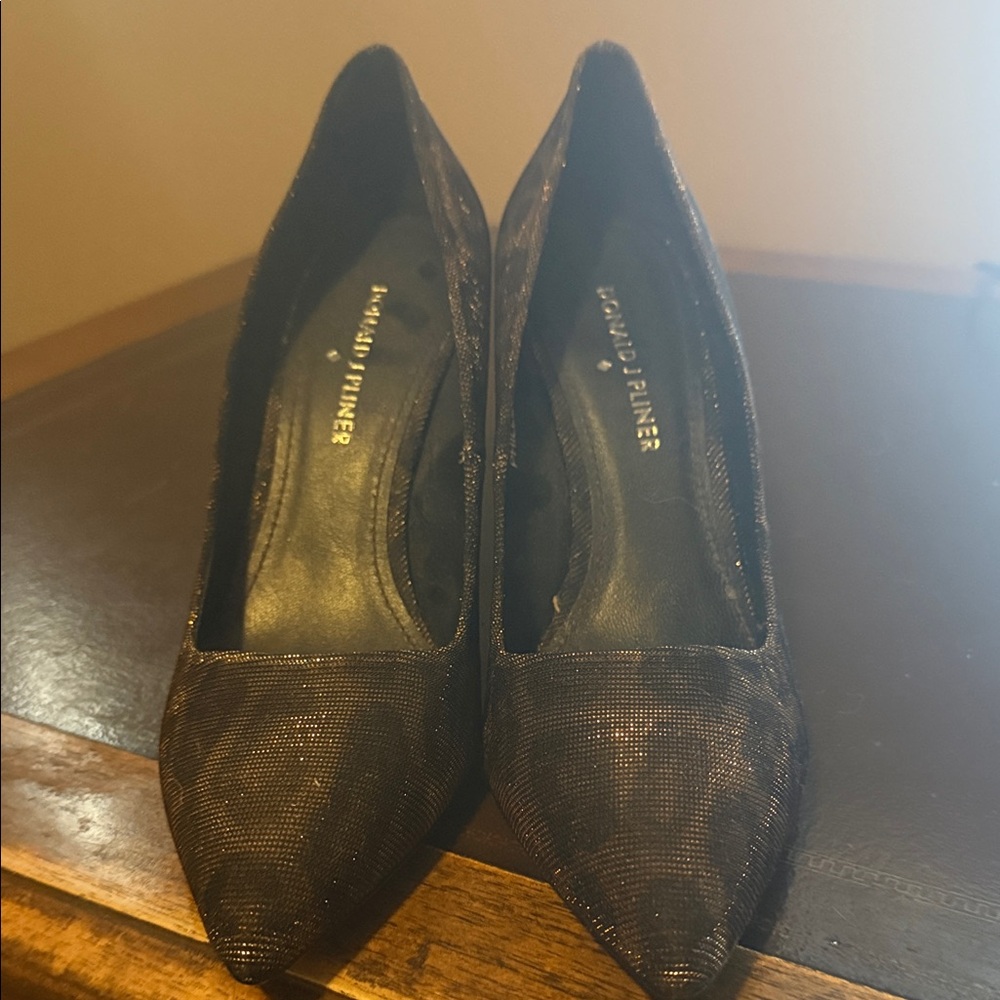 Donald J. Pliner Elegant shimmer black Heels Size 8